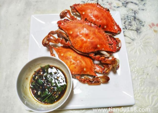 梭子蟹是整個(gè)蒸還是切開(kāi)蒸2